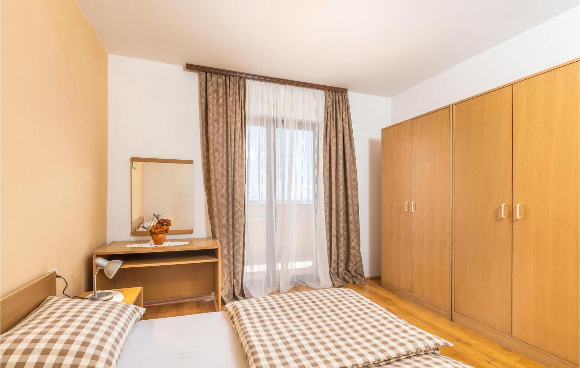 Gorgeous Apartment In Krk With Wifi Krk Town Exteriör bild